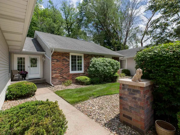 52070 Wembley Dr, South Bend, IN 46637