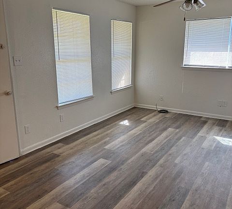 5th image of 3501 Valley View Rd