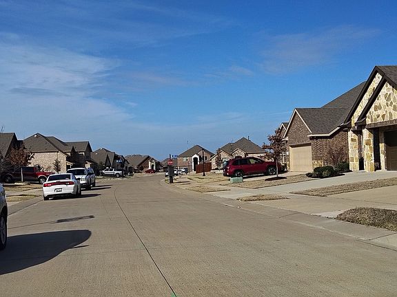 4th image of 328 Burr Ln