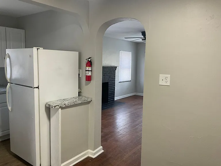 228 Sutherland Dr — Photo 9