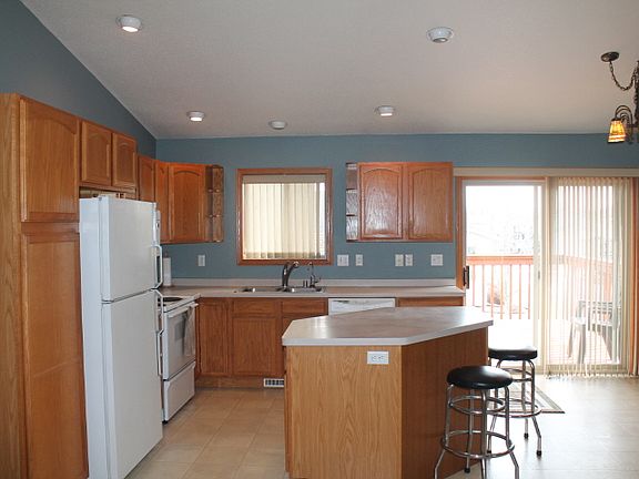 3rd image of 111 Griswold Ave