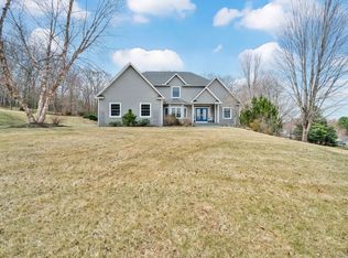 4 Jonathan Dr, Ellington, CT 06029