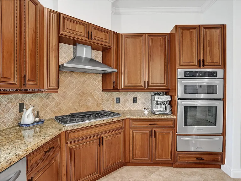 14321 Jockey Cir N — Photo 41