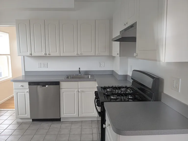8 Pearl St #D — Photo 3