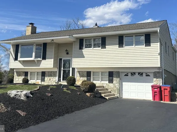 13 Dorchester Rd, Collegeville, PA 19426