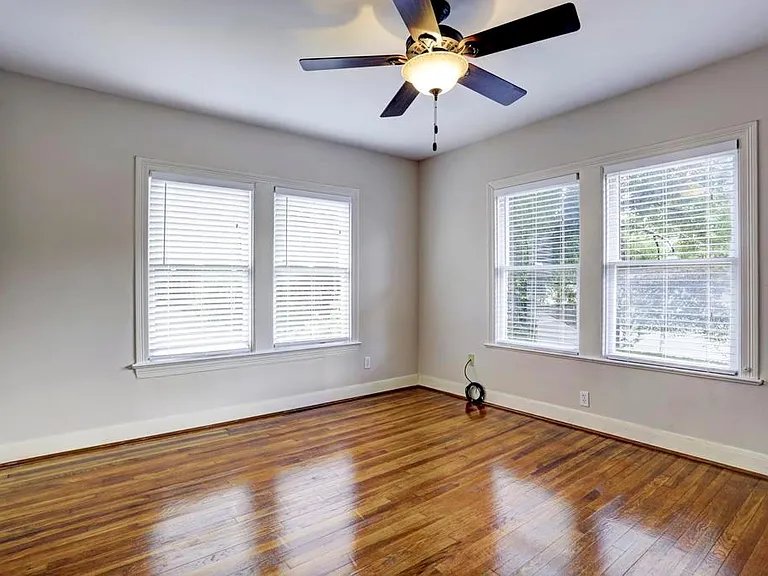 2127 Bartlett St — Photo 11