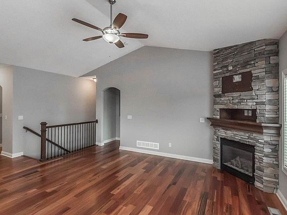 4th image of 306 S 86th St
