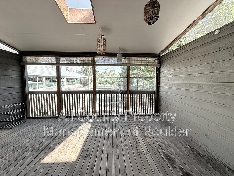 1575 Bradley Dr — Photo 11
