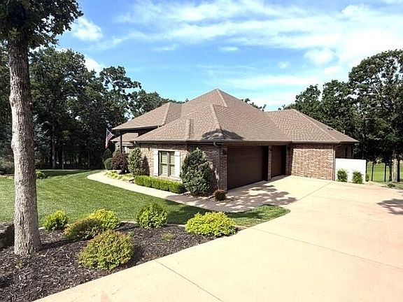 2nd image of 120 Bethpage Court