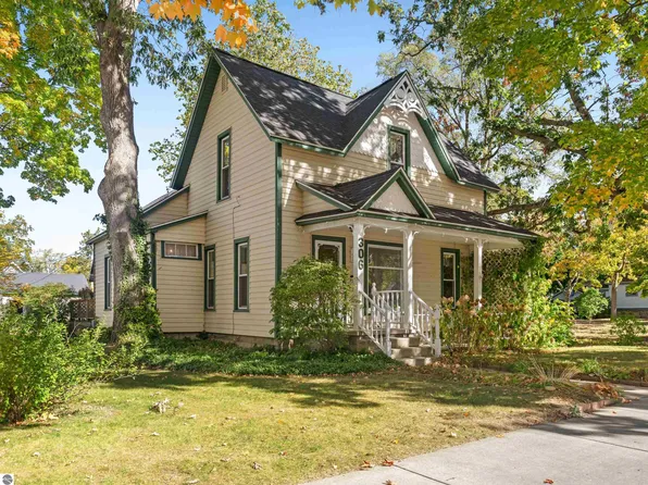 306 W 10th St, Traverse City, MI 49684