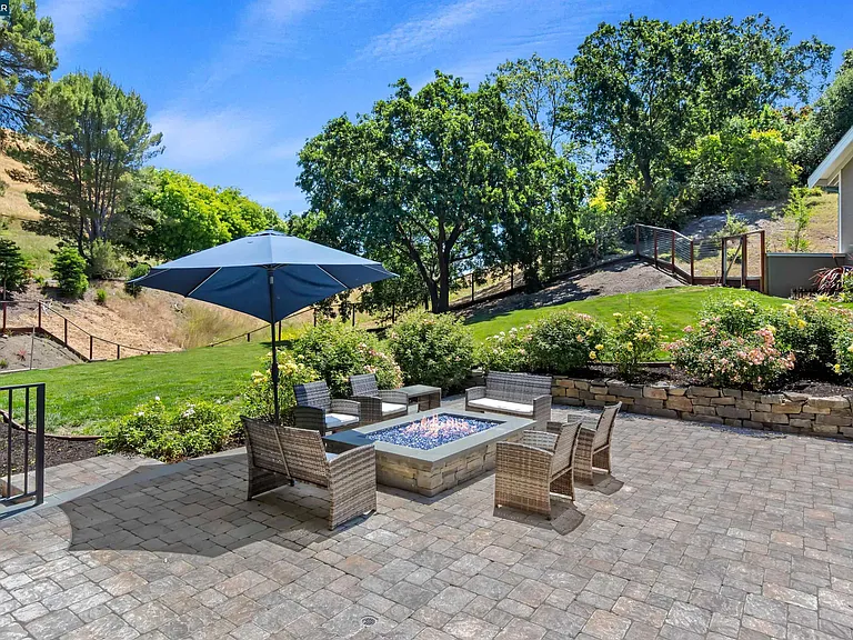 2324 Saddleback Dr — Photo 86