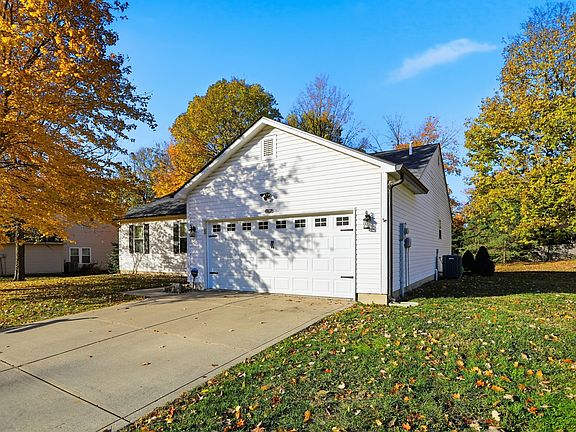 3rd image of 530 Old Farm Rd