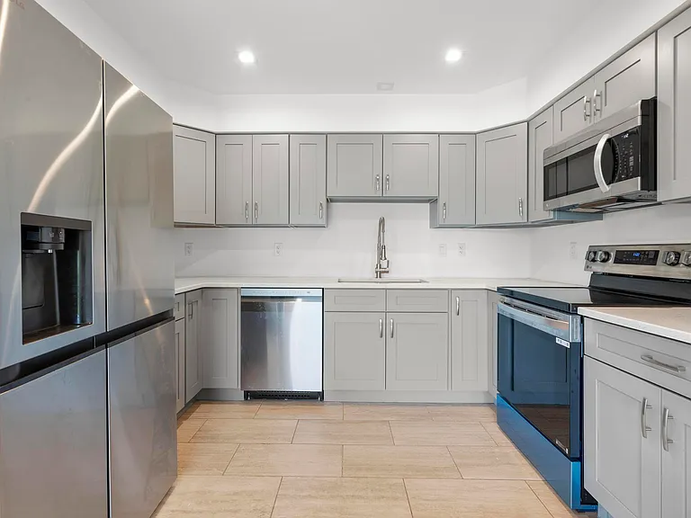 245 E Main St #10 — Photo 19