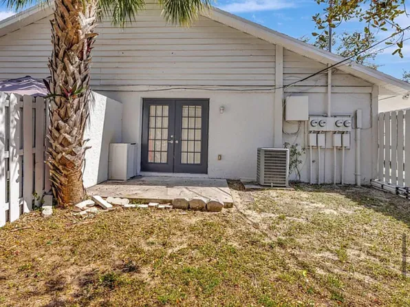 2004 S 10th St APT D, Fort Pierce, FL 34950