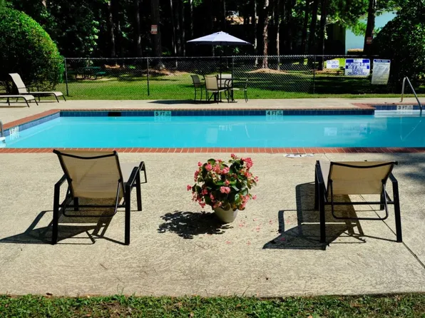 Pineview Apartments