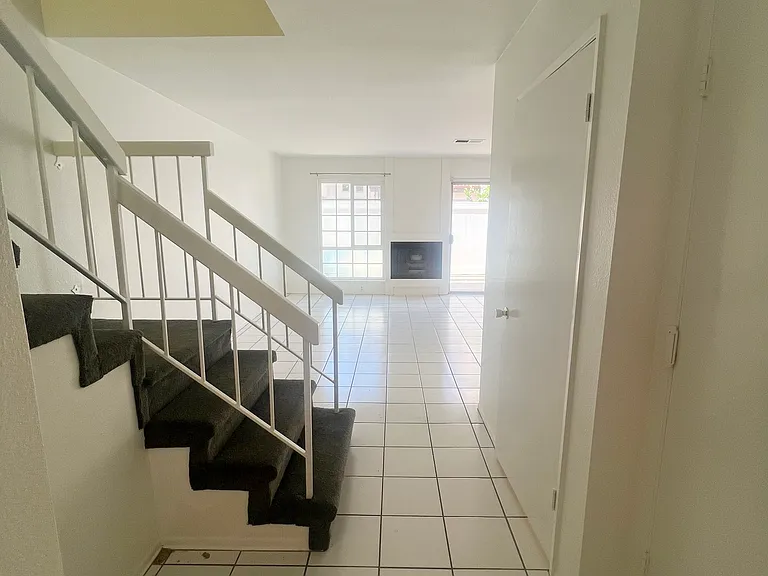 4842 King Cir #B — Photo 3