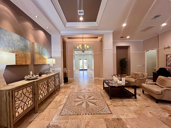 4th image of 630 Sapodilla Ave #204