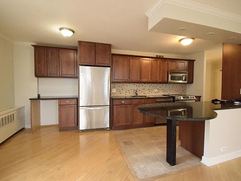 1360 N Sandburg Ter #2101 — Photo 3
