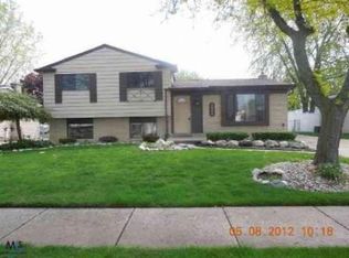40226 Kristen Dr, Sterling Heights, MI
