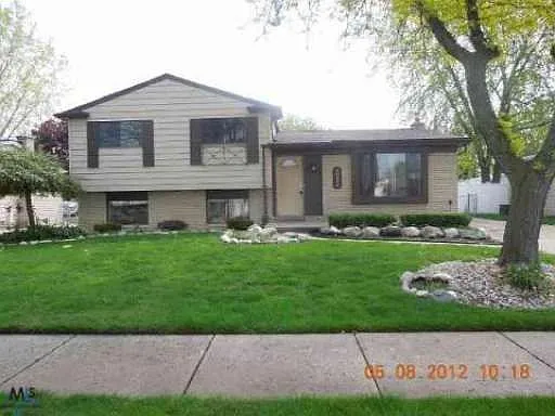 40226 Kristen Dr photo 1