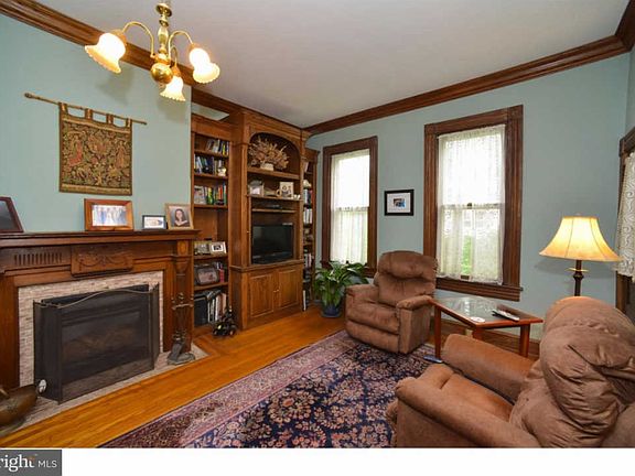 5th image of 203 E Willow St