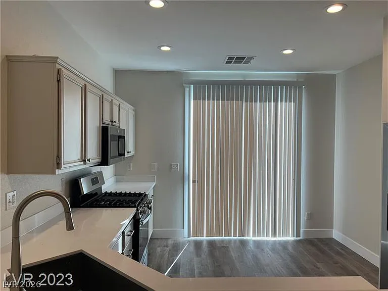 341 Sonoma Valley St — Photo 9