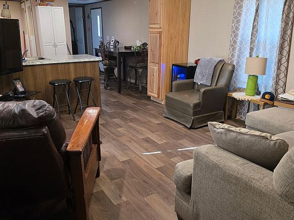 2nd image of 426 S D Garner Rd