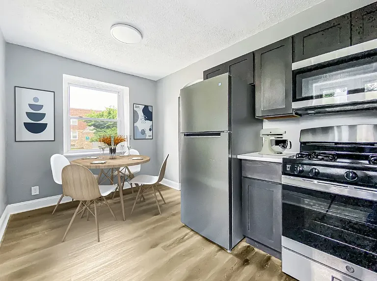 Willow Court Apartments — Photo 1