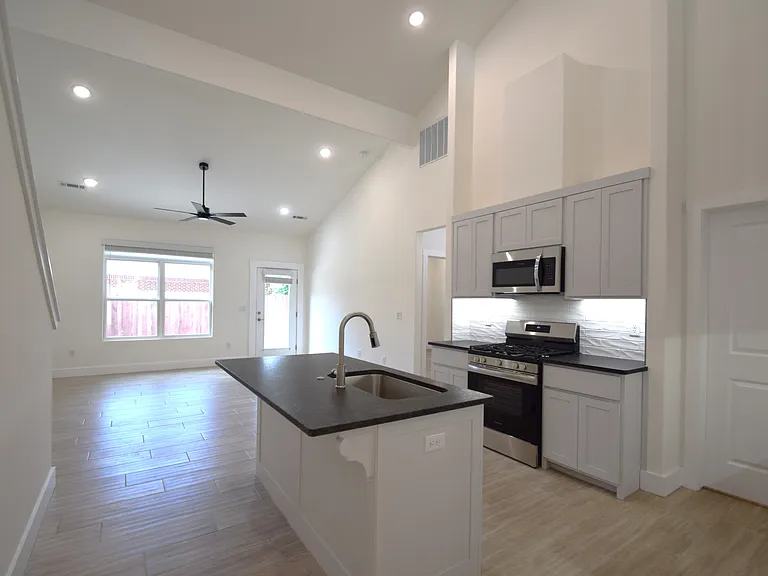 672 Sun Meadow Loop — Photo 2