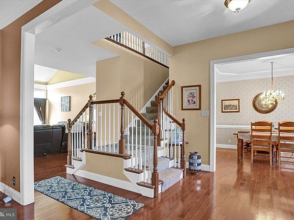 5th image of 381 Firethorn Ln