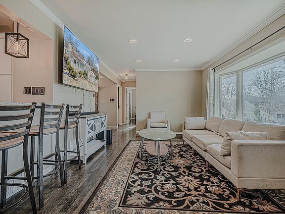 5th image of 35049 N Edgewater Ln