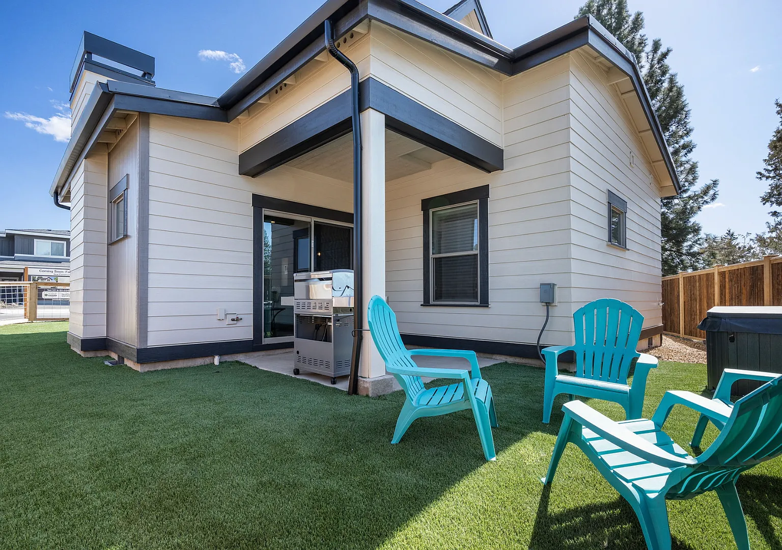 Modern Home with Hot Tub, Game Room & 2 King Suites. 60 day minimum — Photo 2