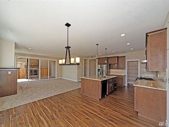 3rd image of 164 Cooper Ln N