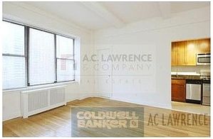 4th image of 233 W 71st St