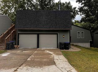 1421 Eastview Dr #B, Coralville, IA 52241