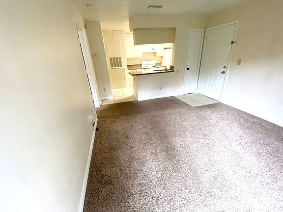 3rd image of 2550 N Alafaya Trl APT 10105