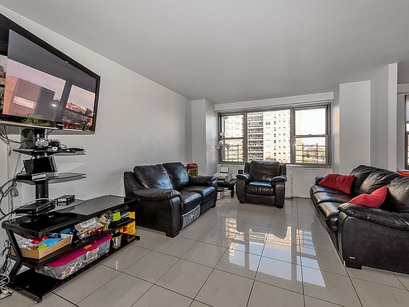 5th image of 7025 Yellowstone Blvd APT 6N