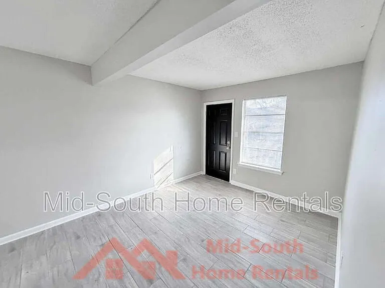 139 N Claybrook St #6 — Photo 5
