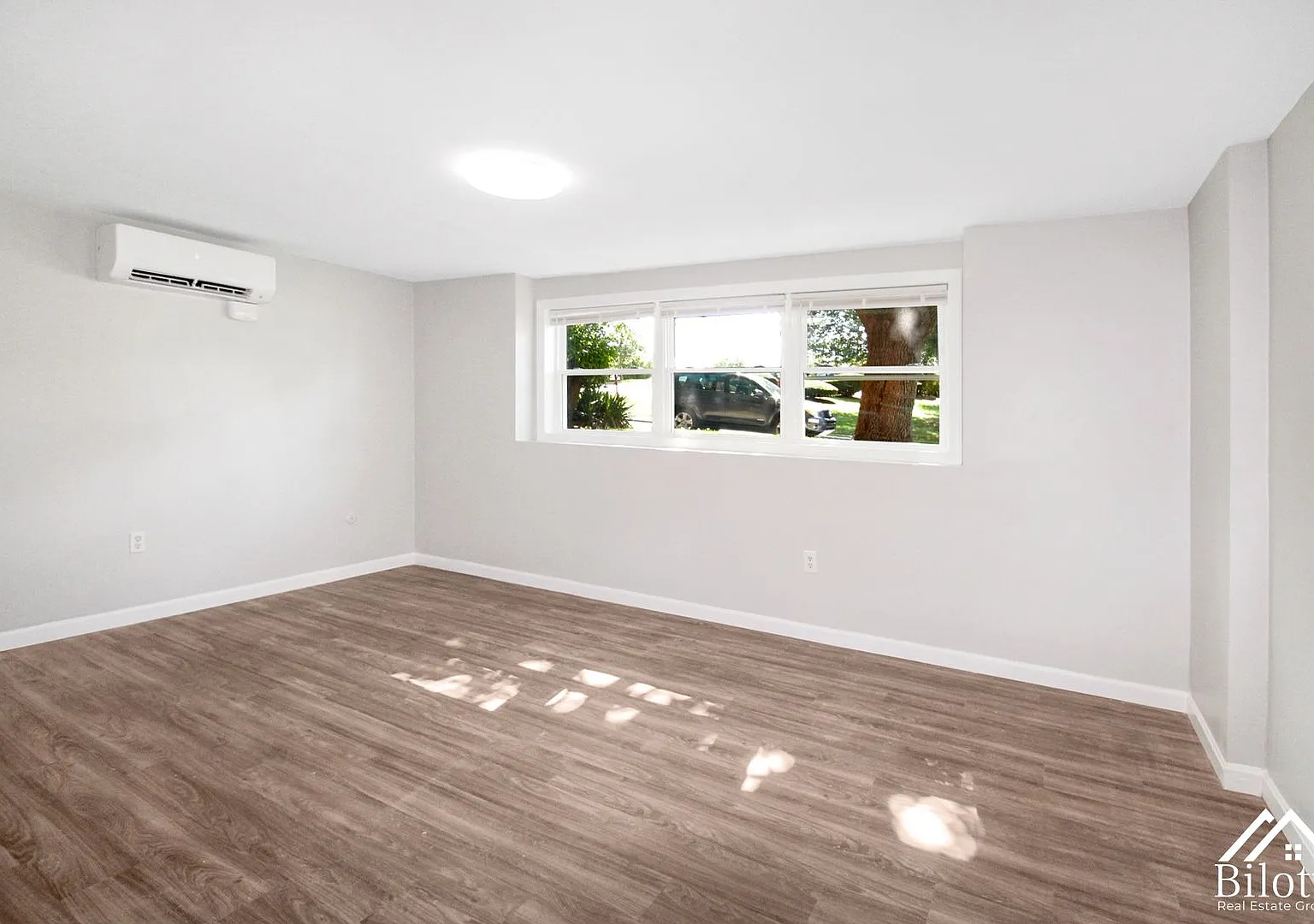 115 Bourne Ave — Photo 2