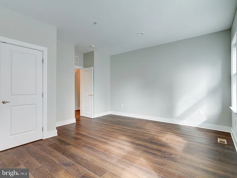 1118 E Dunton St — Photo 18
