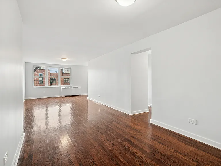 1540 Pelham Pkwy S #1J — Photo 1