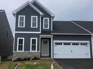 205 Waters Edge Dr, Mount Joy, PA 17552