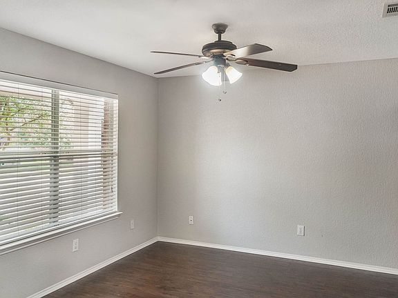 5th image of 4956 Thorn Hollow Dr
