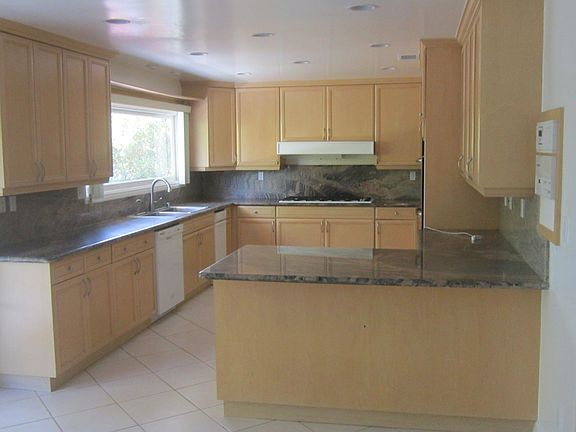 3rd image of 5051 Hood Dr