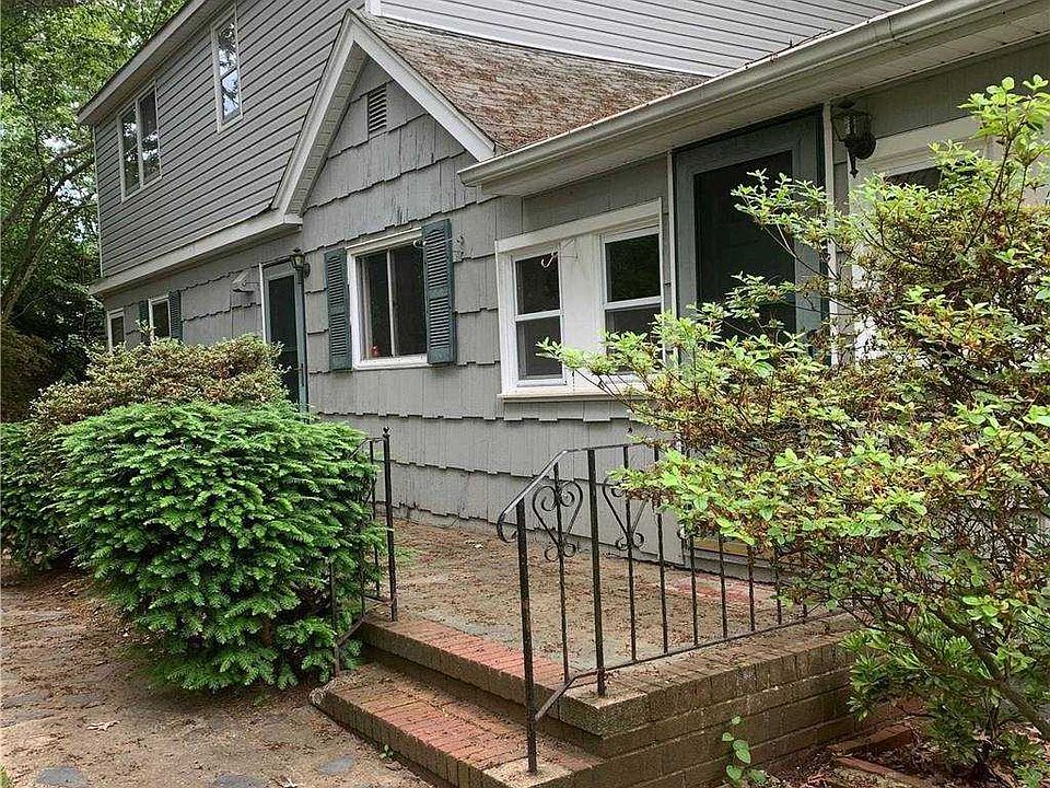 1st image of 26 Patchogue Rd