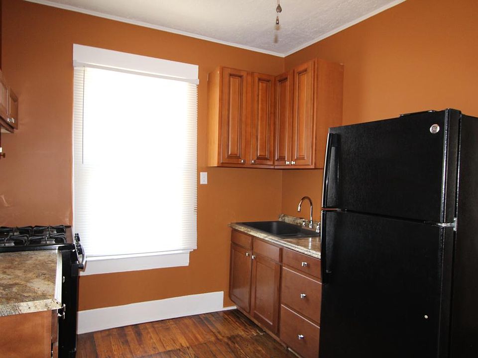 Kitchen (Main Level)