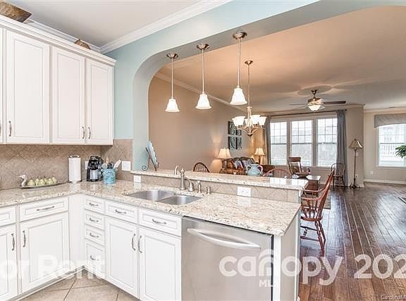 4th image of 841 Windy Falls Dr