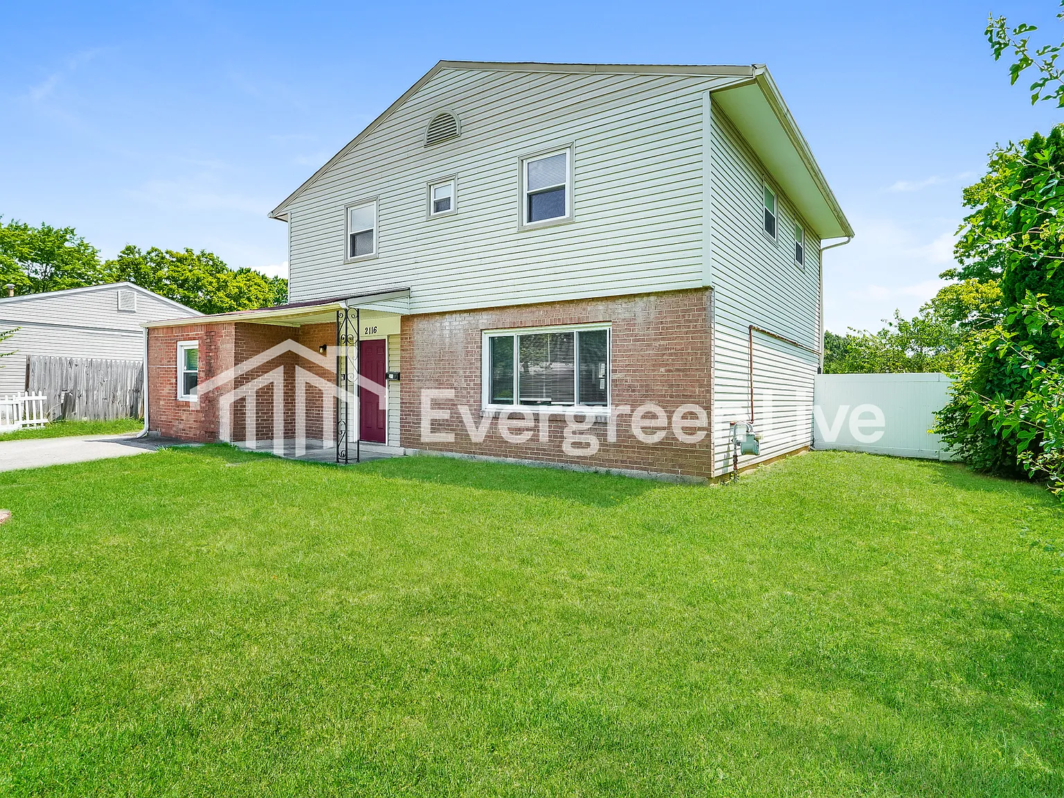 4 bed, 1.5 bath, 1872 sqft, $1,845 — Photo 2