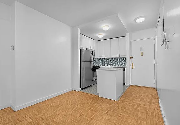 4th image of 1991 Broadway APT 6A