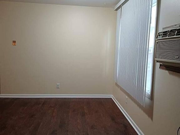 4th image of 3311 Sun Valley Ter APT 4